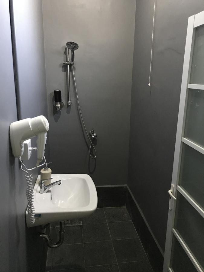 Legian Nine Dollar Hostel מראה חיצוני תמונה